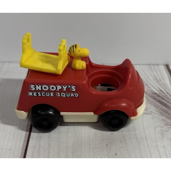 VTG Snoopy's Rescue Squad Toy Car Collectible 3" Peanuts Woodstock 1960s - Picture 3 of 5